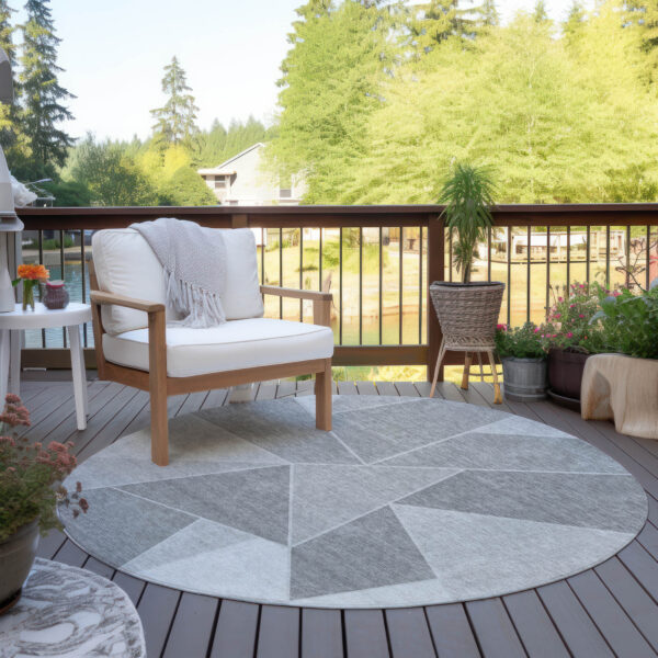 8' Gray Silver And Graphite Round Geometric Washable Indoor Outdoor Area Rug