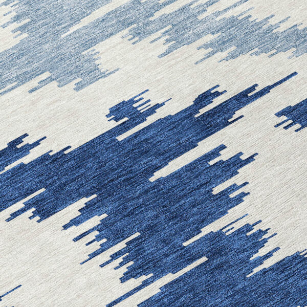 8' Navy Blue And Denim Blue Round Abstract Washable Indoor Outdoor Area Rug