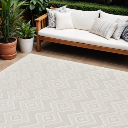 7' X 10' Ivory and White Indoor Outdoor Area Rug