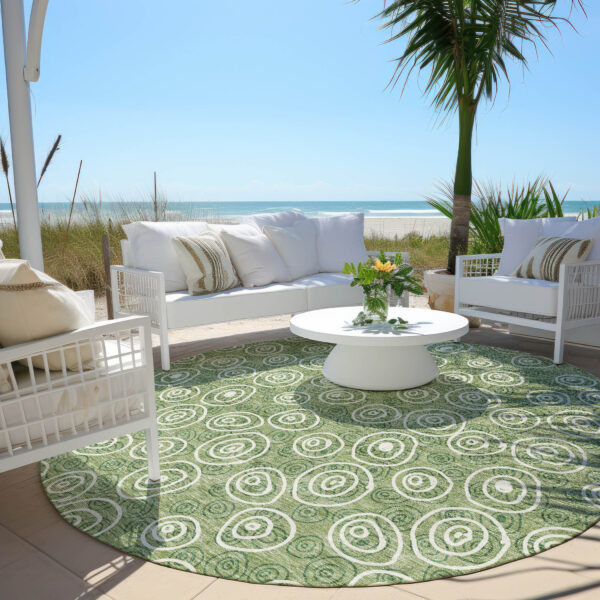 8' Green And Ivory Round Geometric Washable Indoor Outdoor Area Rug