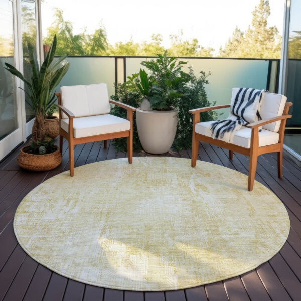 8' Beige Tan And Ivory Round Abstract Washable Indoor Outdoor Area Rug