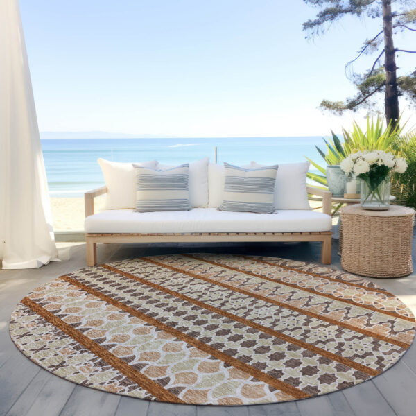 8' Chocolate And Taupe Round Quatrefoil Washable Indoor Outdoor Area Rug