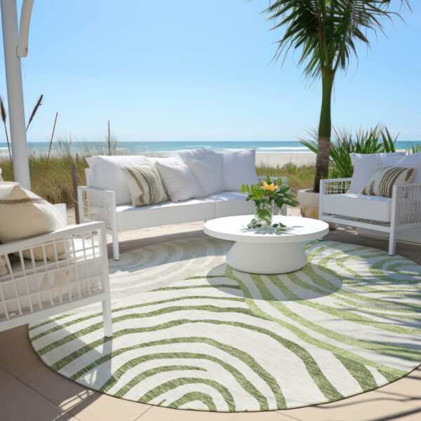 8' Artichoke Green And Fern Green Round Abstract Washable Indoor Outdoor Area Rug