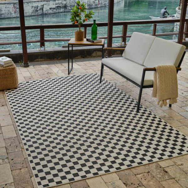 5' X 7' Black and White Geometric Distressed Indoor Outdoor Area Rug
