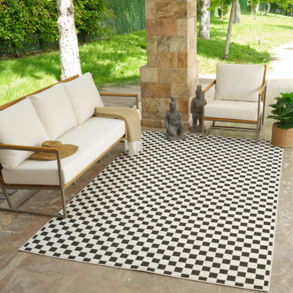 5' X 7' Black and White Geometric Distressed Indoor Outdoor Area Rug