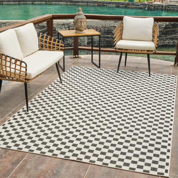 5' X 7' Black and White Geometric Distressed Indoor Outdoor Area Rug