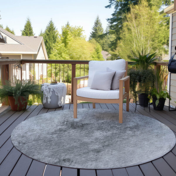 8' Silver Gray And Ivory Round Abstract Washable Indoor Outdoor Area Rug
