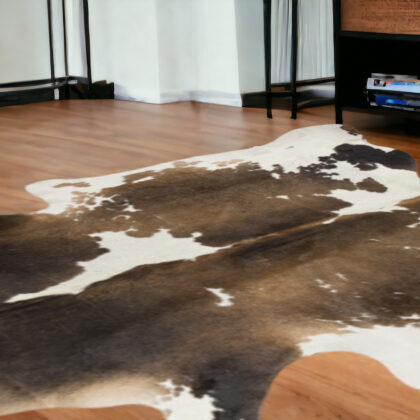 5' x 7' Light Brown and White Cowhide Hand Knotted Area Rug