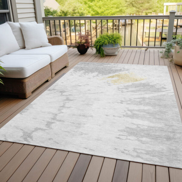 5' X 8' Silver Gray And Ivory Abstract Washable Indoor Outdoor Area Rug
