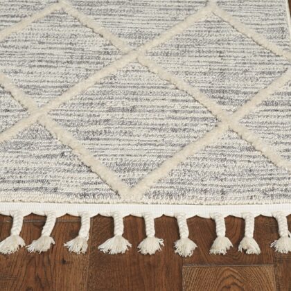 3' X 5' Ivory Grey Diamonds Area Rug With Fringe
