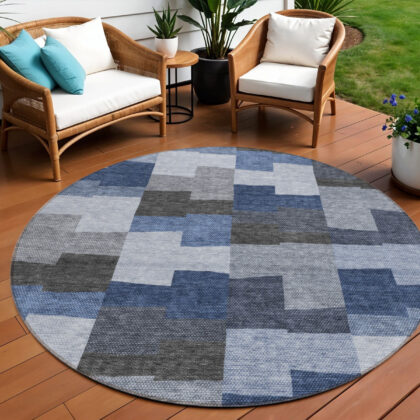 8' Navy Blue And Sky Blue Round Geometric Washable Indoor Outdoor Area Rug