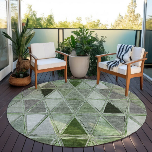 8' Green And Fern Green Round Geometric Washable Indoor Outdoor Area Rug