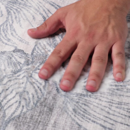 7' x 10' Gray and White Floral Area Rug